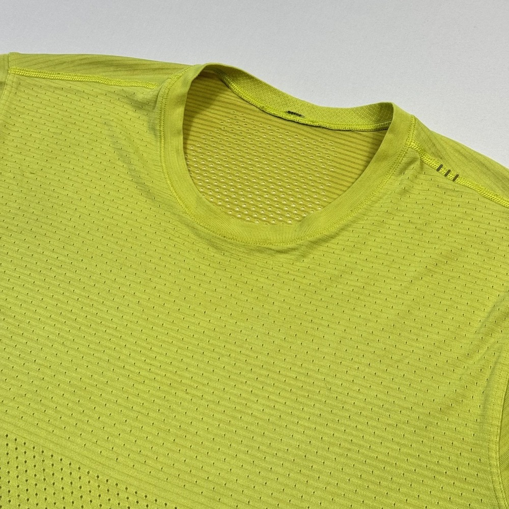 Lululemon Shirt Mens Medium Yellow Green Seamless Mesh Short Sleeve Gym Athletic